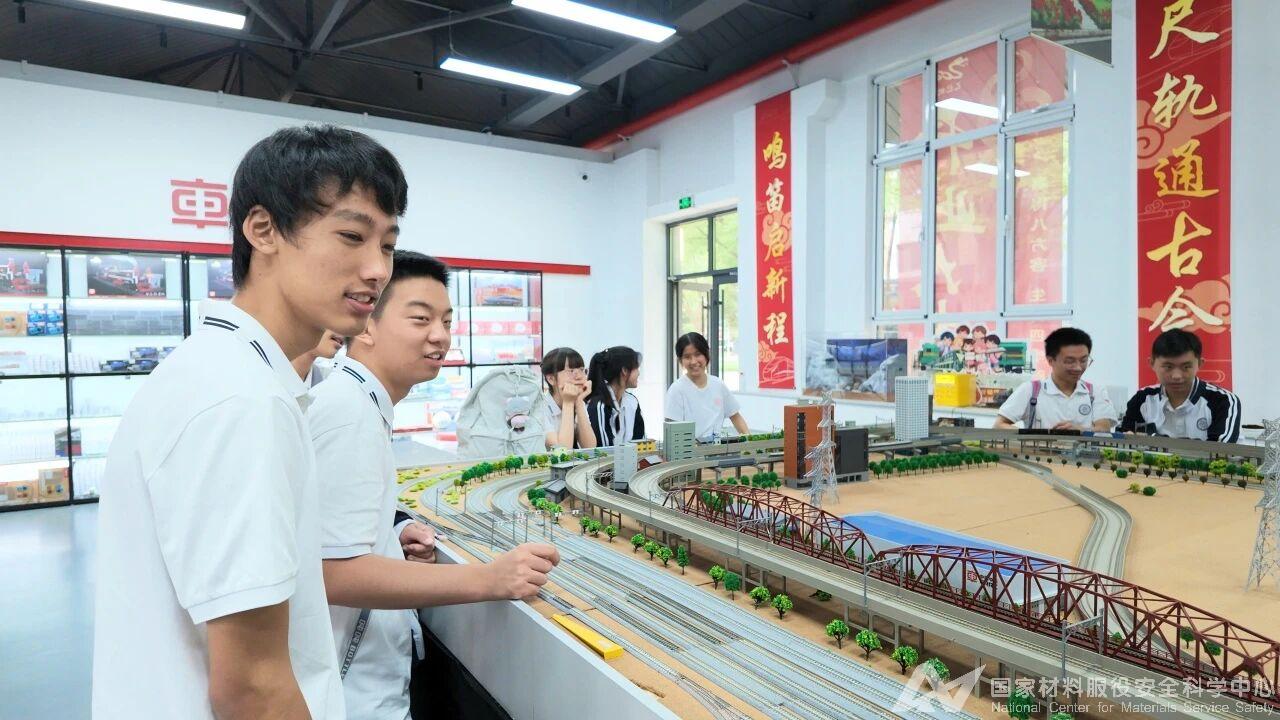 李颖代表米兰MiLan(中国)成为多